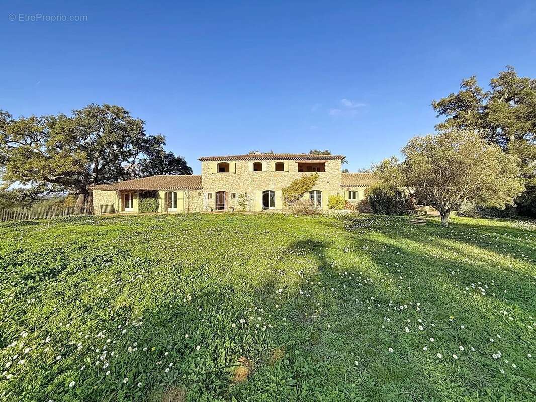 Maison à ROQUEBRUNE-SUR-ARGENS