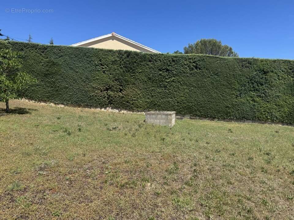 Terrain 730 m² à Reillanne  - photo 4