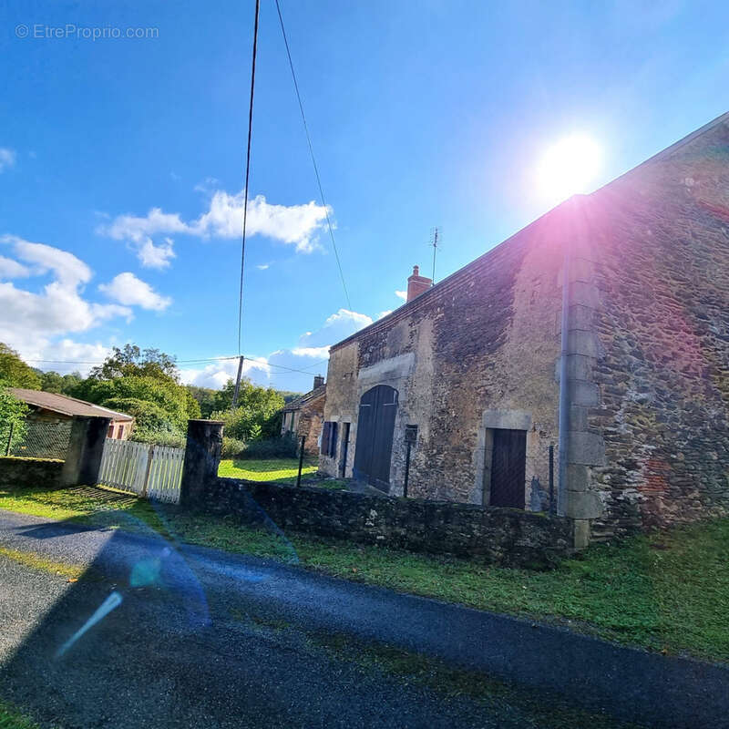 Maison à LIGNEROLLES