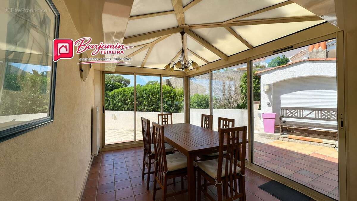 Villa Sainte Maxime 6 pièce(s) 117 m2 - Garage 27m² - Vue mer - piscine - photo 15