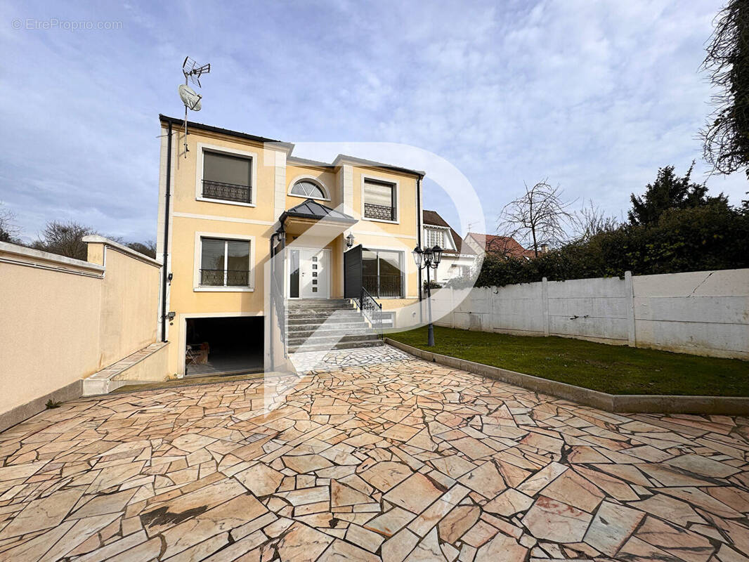 Maison à DEUIL-LA-BARRE