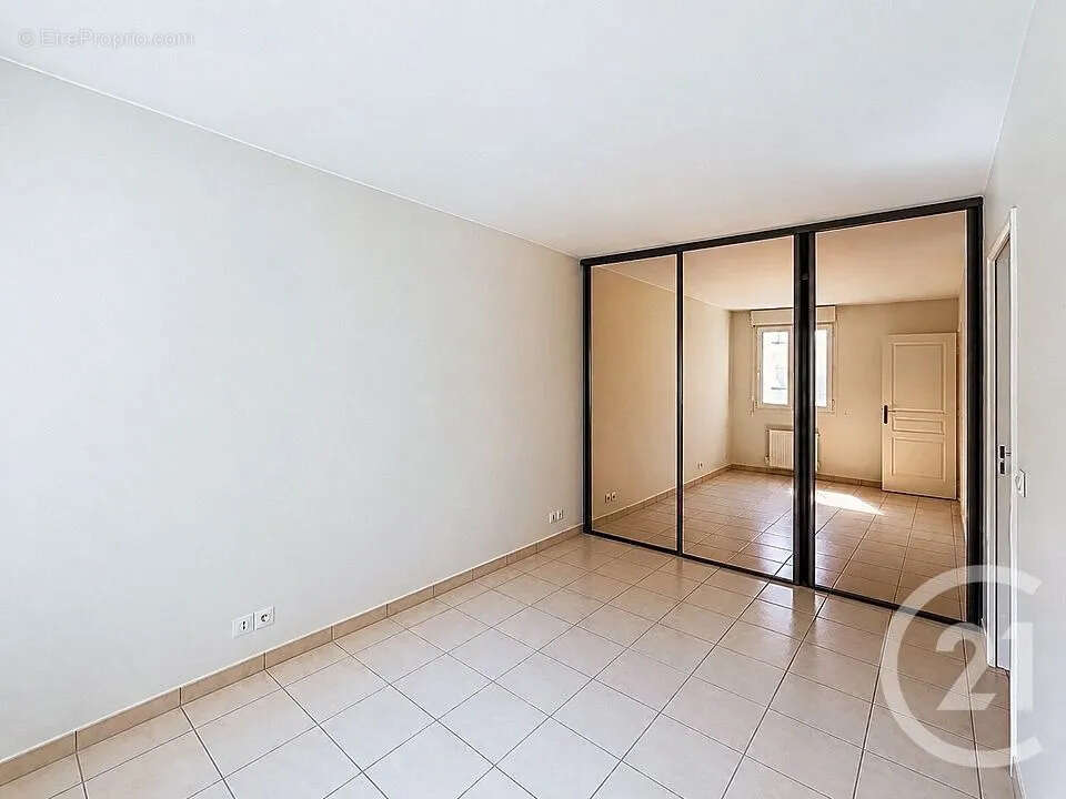 Appartement à COMBS-LA-VILLE