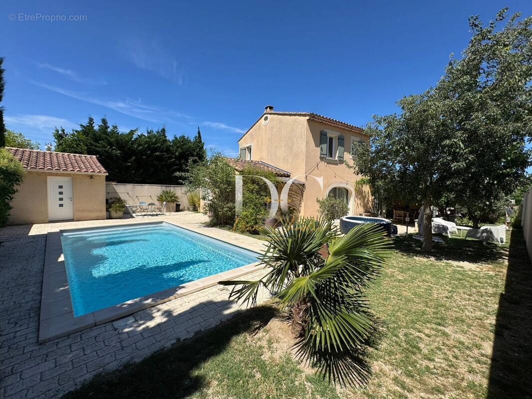 Maison à CHATEAUNEUF-DE-GADAGNE