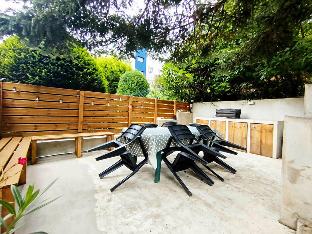 Appartement à SAINT-PRIEST-EN-JAREZ