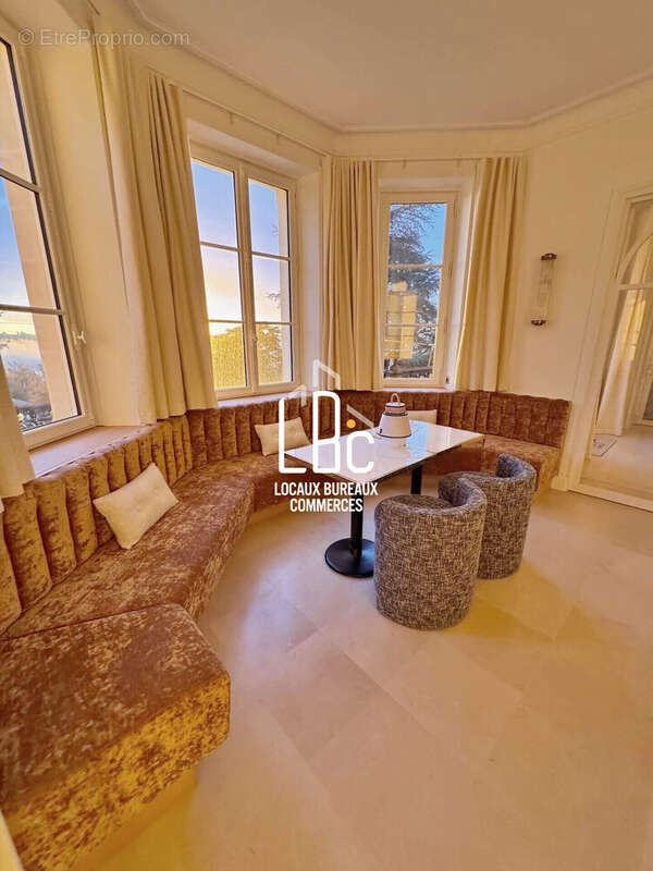 Commerce à LE CELLIER