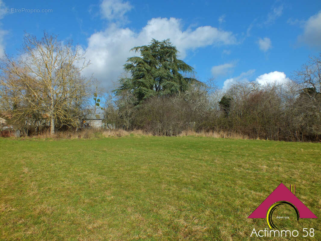 Terrain à OUROUER-LES-BOURDELINS