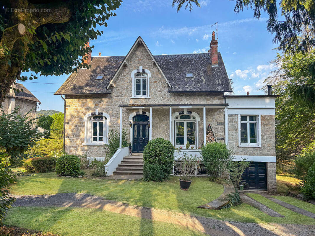 CORRÈZE. ARGENTAT-SUR-DORDOGNE. Magnifique maison de 4 chambres avec garage et jardins de 3 185 m² - photo 2