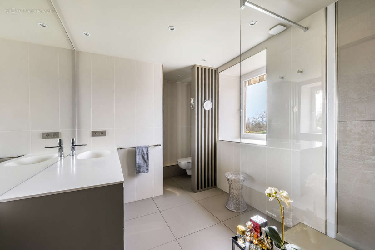 Maison à CHARNAY-LES-MACON