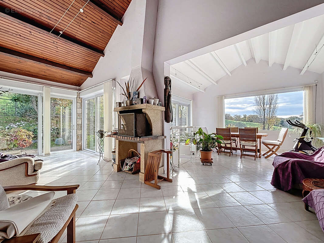 Maison à LISSAC-SUR-COUZE