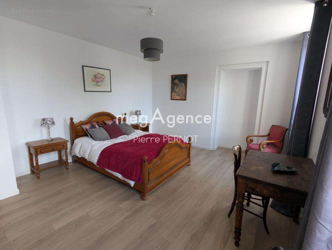 Grande propriété en Pierre avec dépendances - photo 4