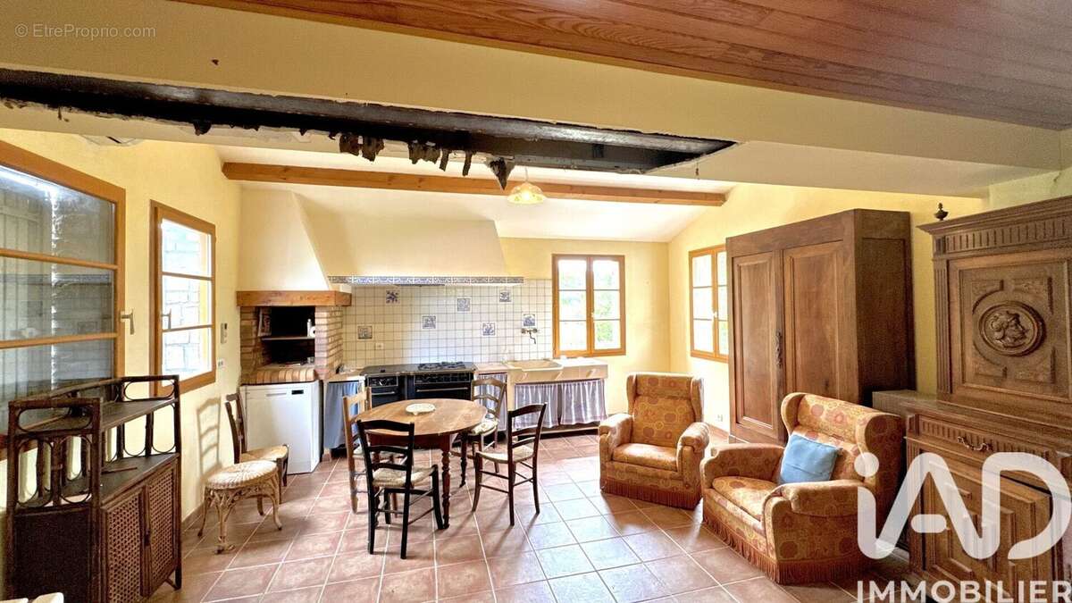 Maison 138 m² à Saint-Laurent-De-Carnols  - photo 5