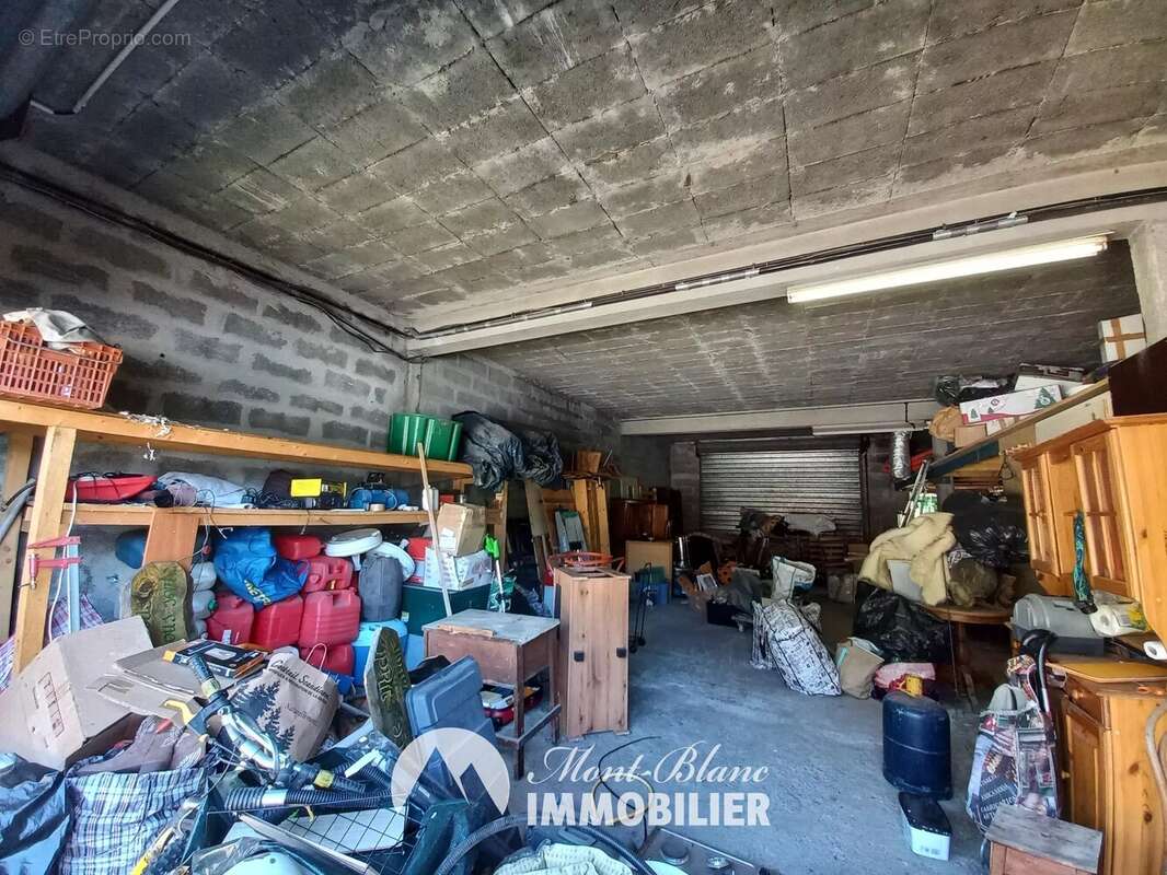 Commerce à PASSY