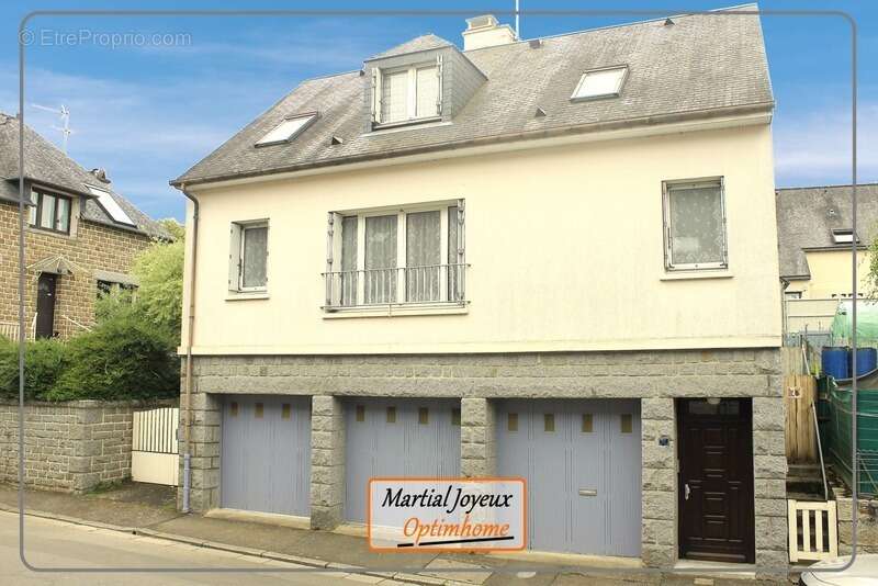 Maison à SAINT-GERMAIN-EN-COGLES