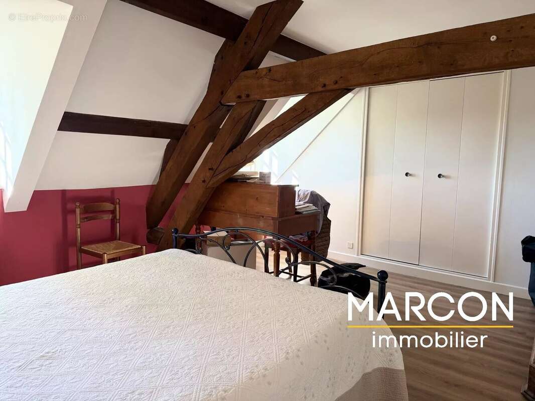 Maison à LA CELLE-DUNOISE