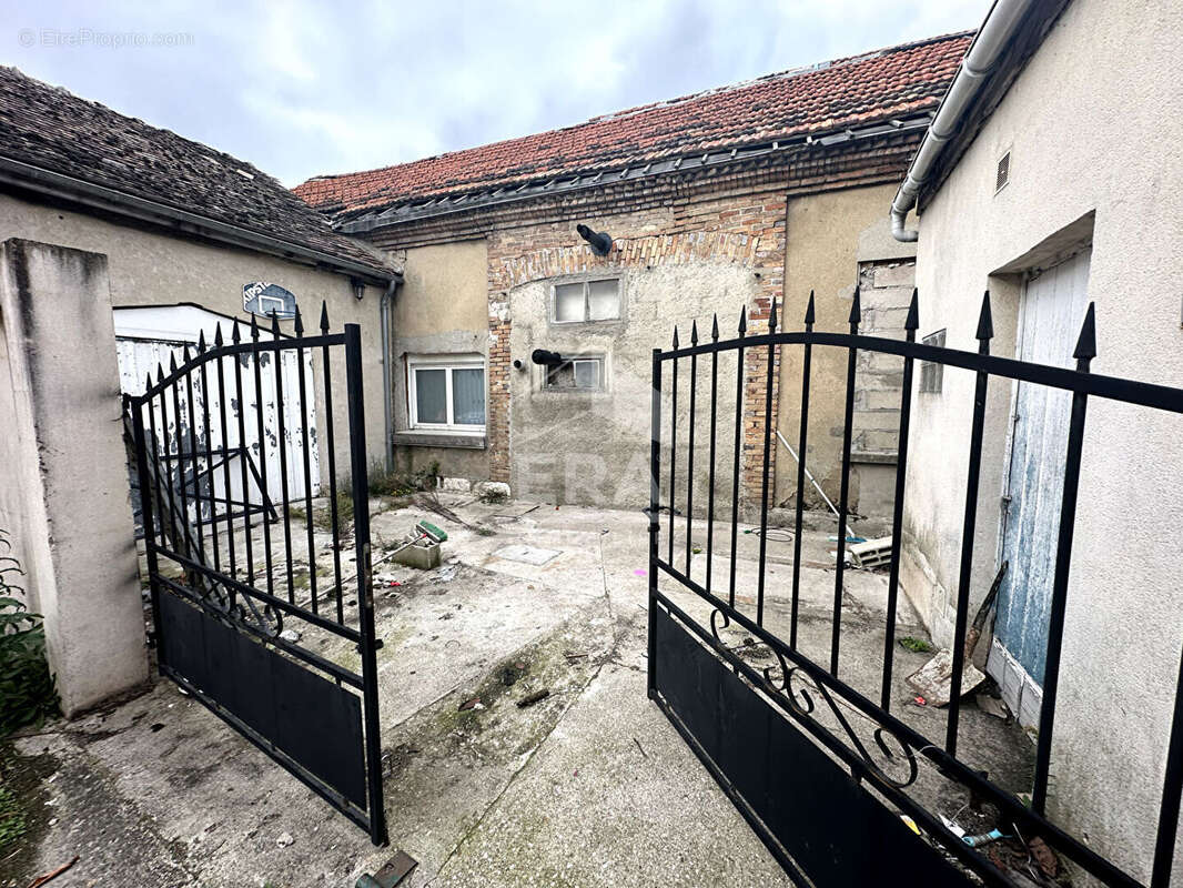 Maison à VARENNES-SUR-SEINE