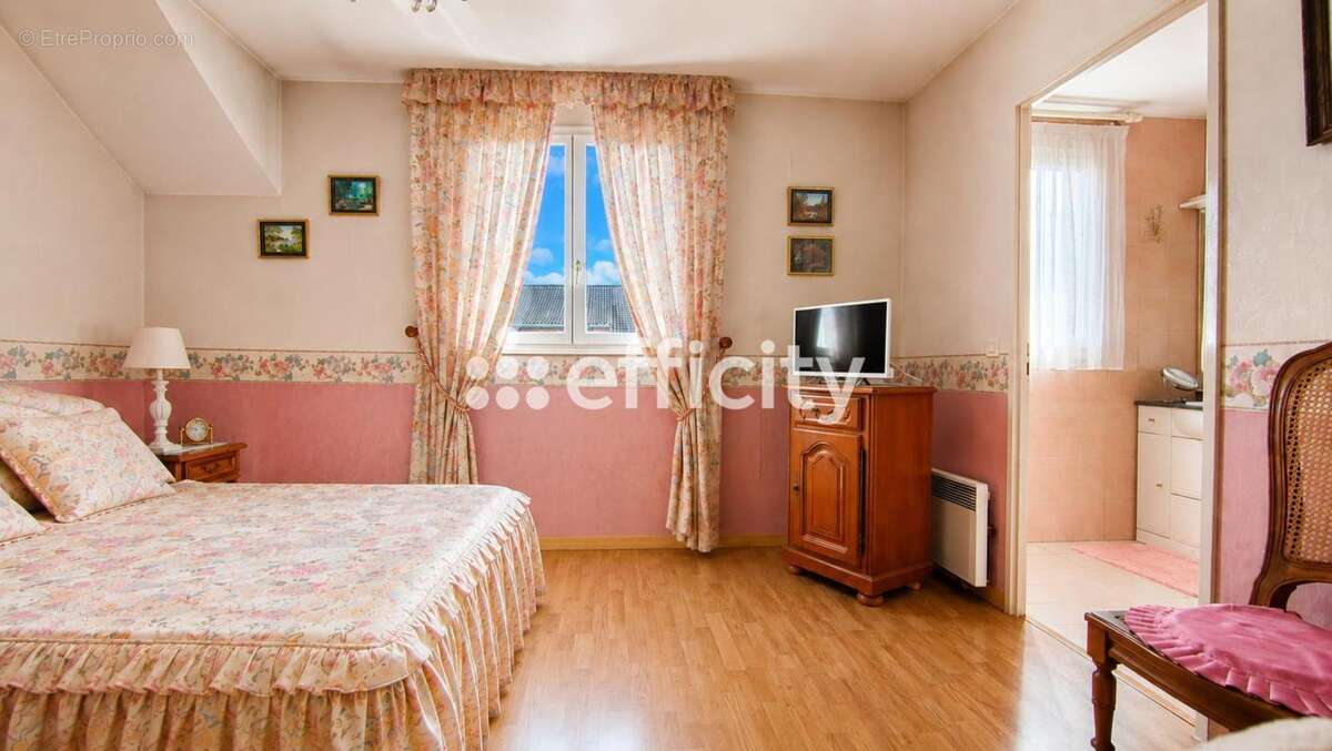 Maison 134 m² à Chassieu  - photo 8