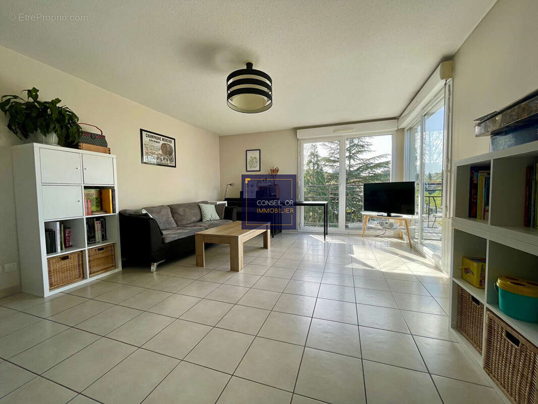 Appartement à SAINT-GENIS-LAVAL