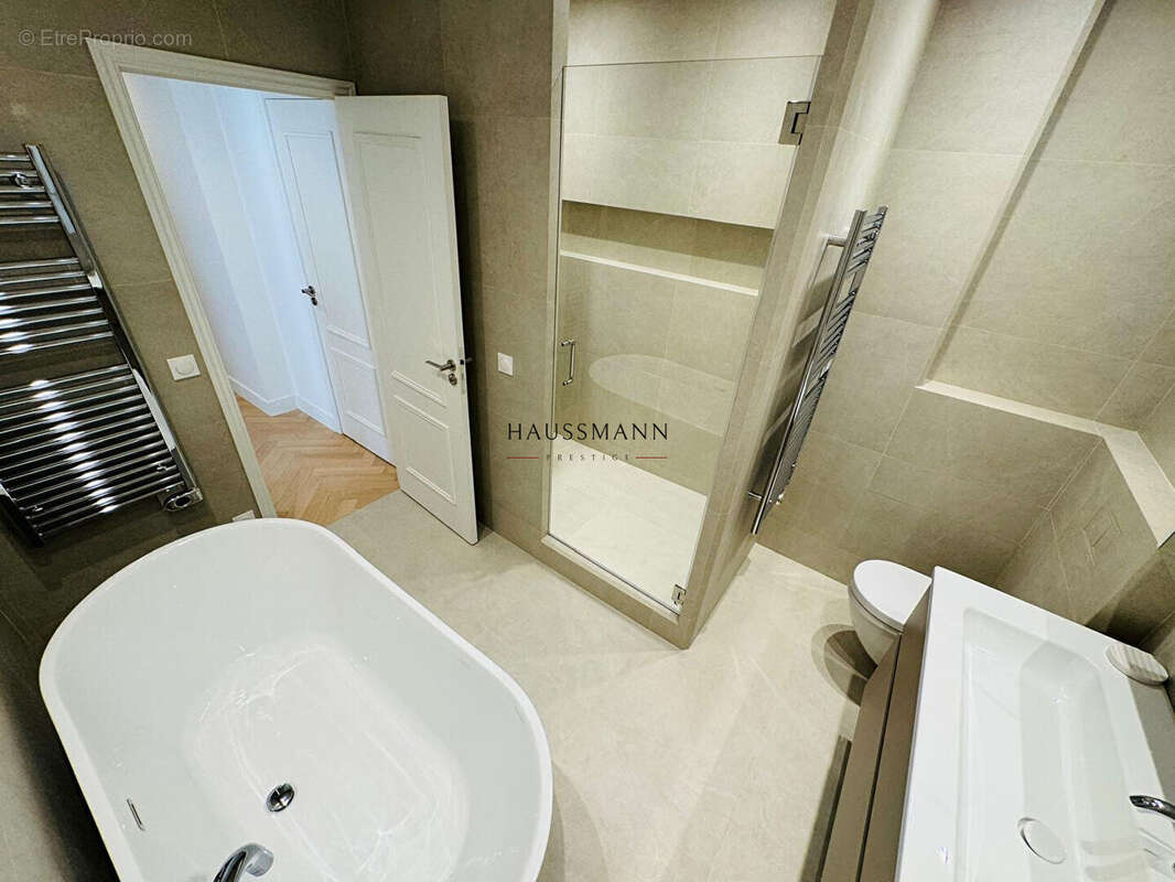 Appartement à PARIS-16E