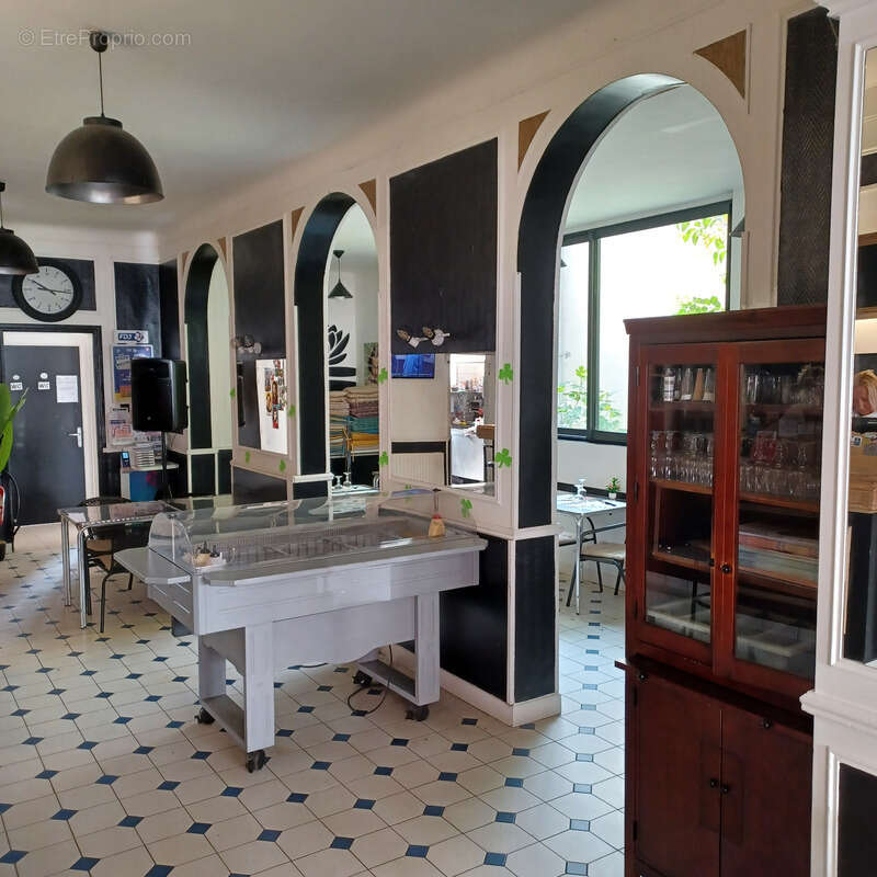 Commerce à MARGUESTAU