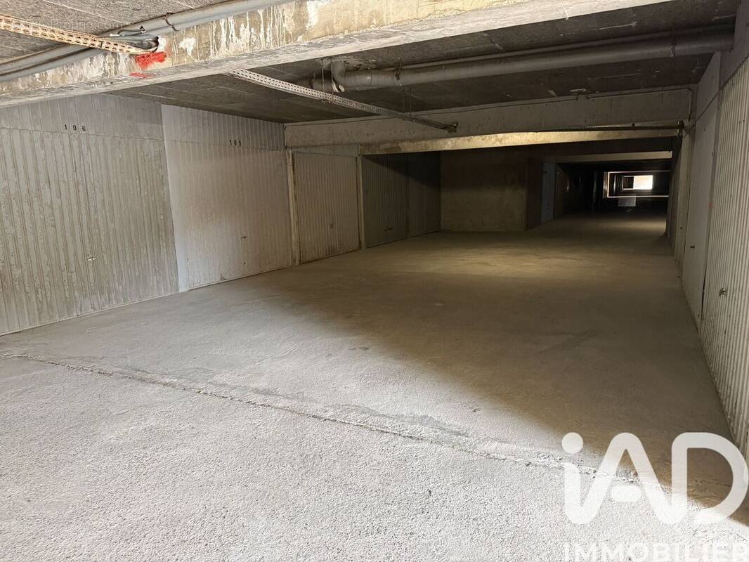 Photo 1 - Parking à LE BARCARES