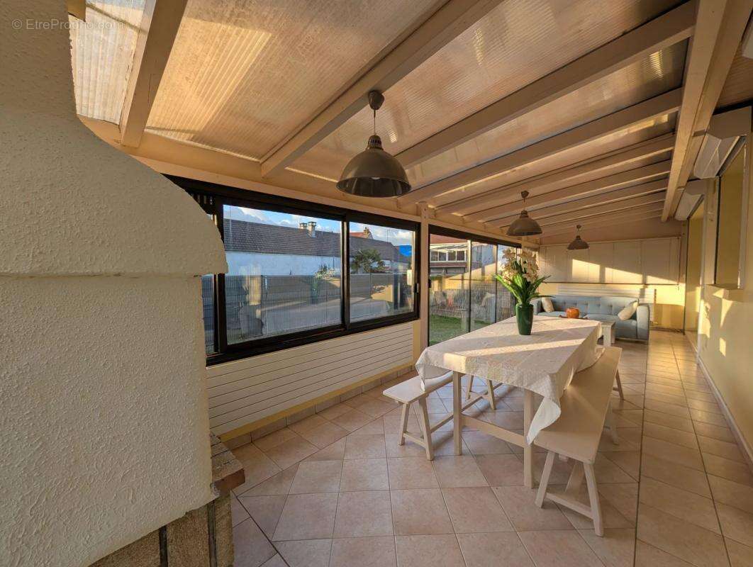 Maison à LES CLAYES-SOUS-BOIS