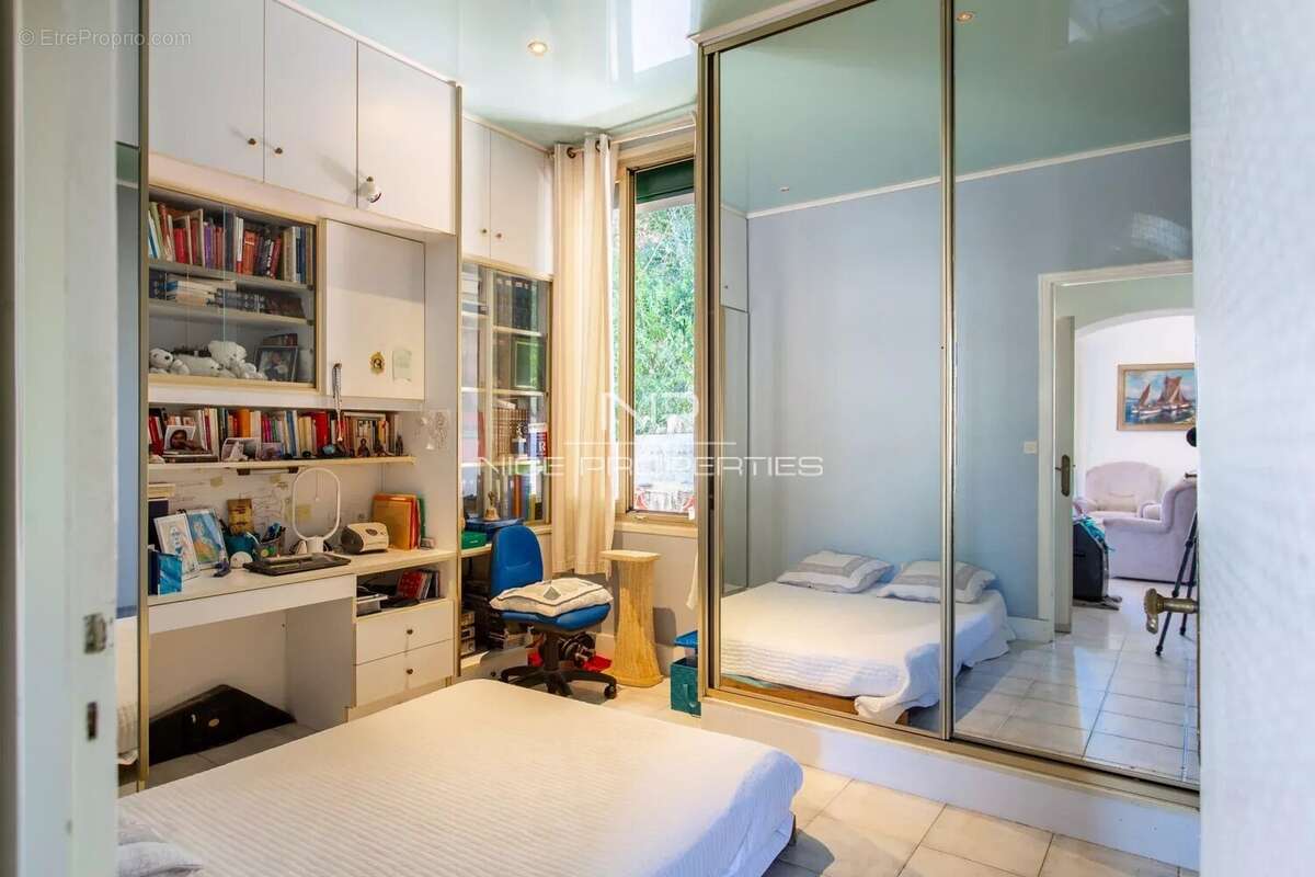 Beaulieu-sur-mer, bel appartement en dernier étage à rénover. - photo 11