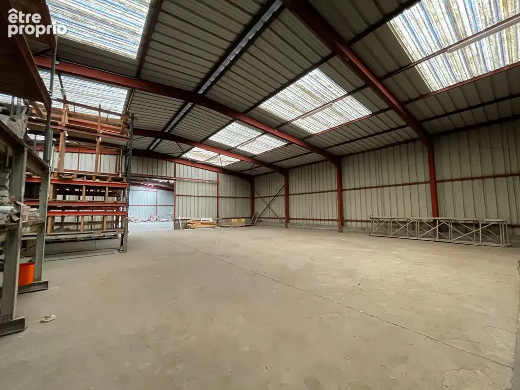 Cellule commerciale 600m2 + depot 500m² Betting 57800 - photo 8