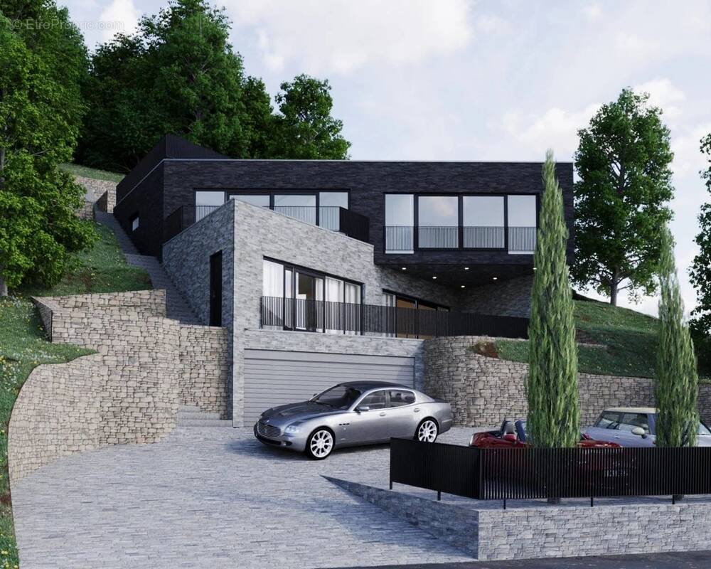 Maison à CHATEAUNEUF-GRASSE