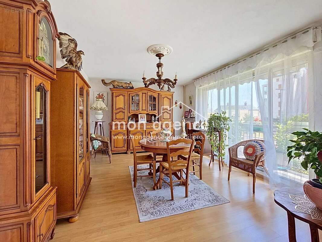 Le Petit-Quevilly (76140) - Appartement familial 96 m² – 3 chambres – Beau potentiel – Balcon, Parking privé et cave. - photo 4