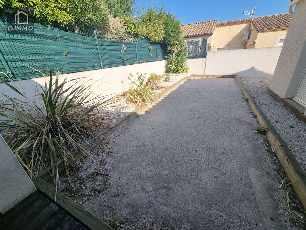 Villa de plain-pied de 104 m2 de type 4 avec terrasse, jardin et garage avec mezzanine. - photo 15