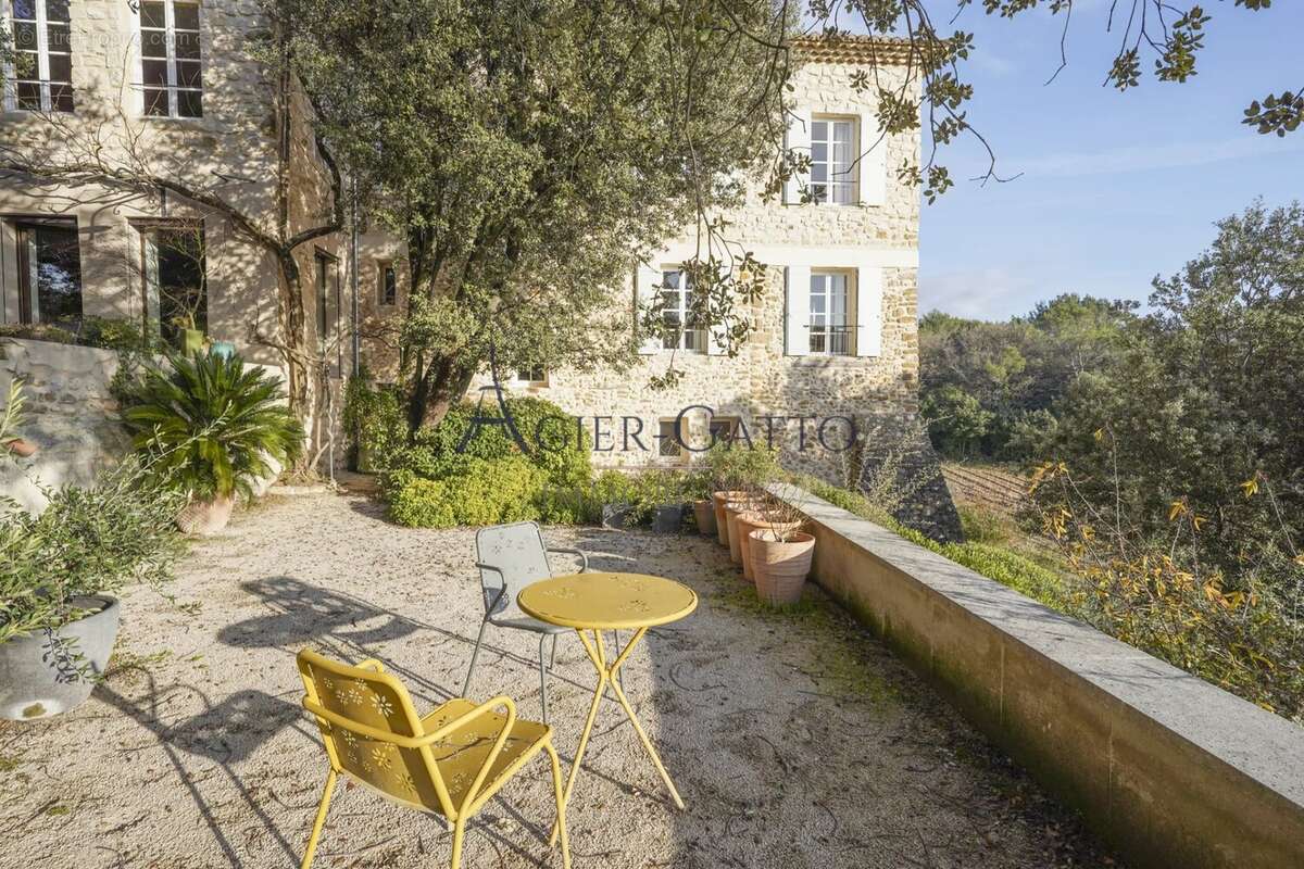 Vaison-la-Romaine, superbe bastide rénovée aux matériaux nobles, pour vivre et accueillir toute l'année. - photo 8