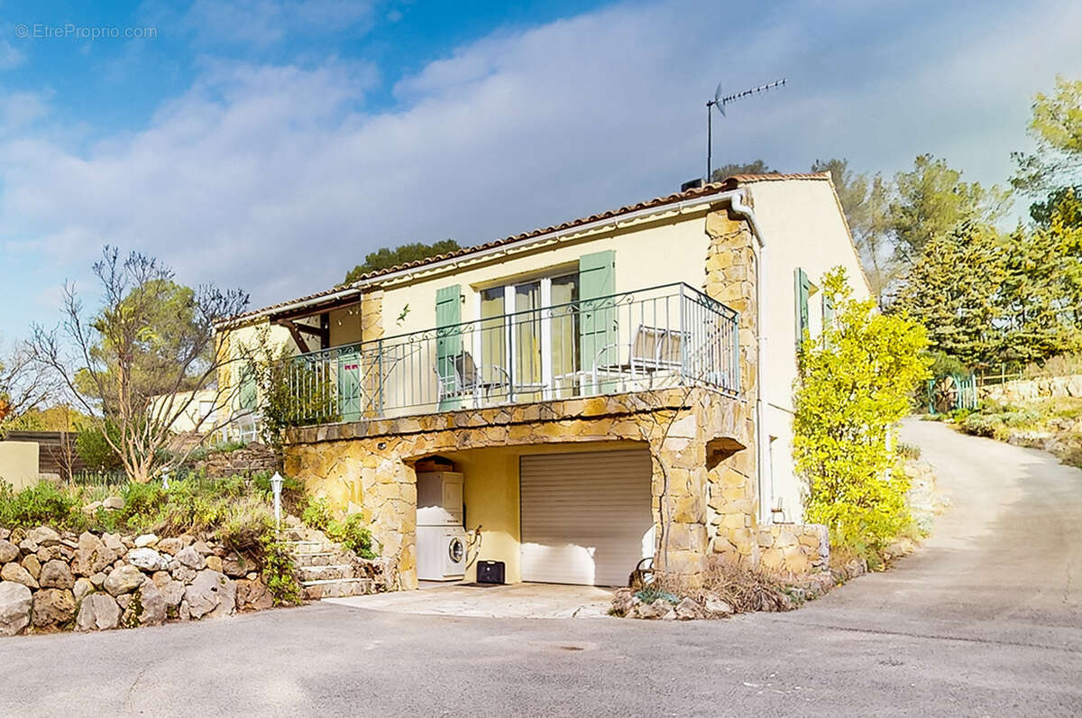 Maison à ROQUEBRUNE-SUR-ARGENS