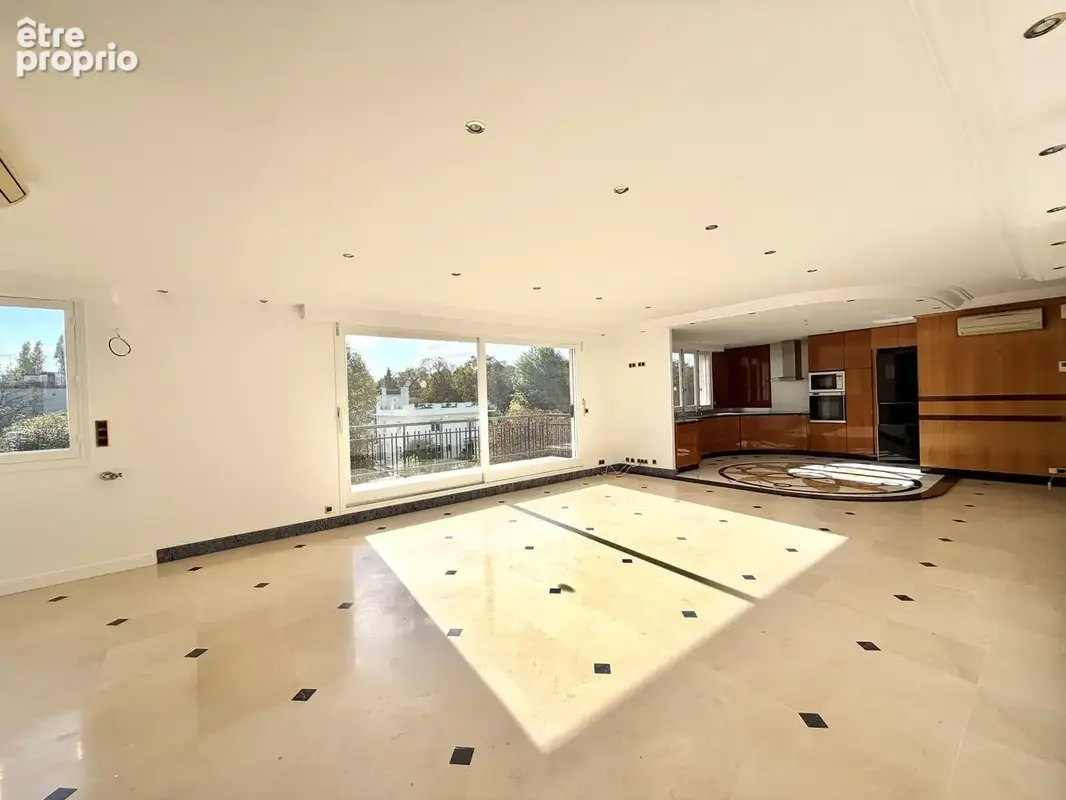 Duplex dernier etage !! 6 pieces 193m2 + terrasse 35m2 + balcon 6m2 + cave + parking - photo 3
