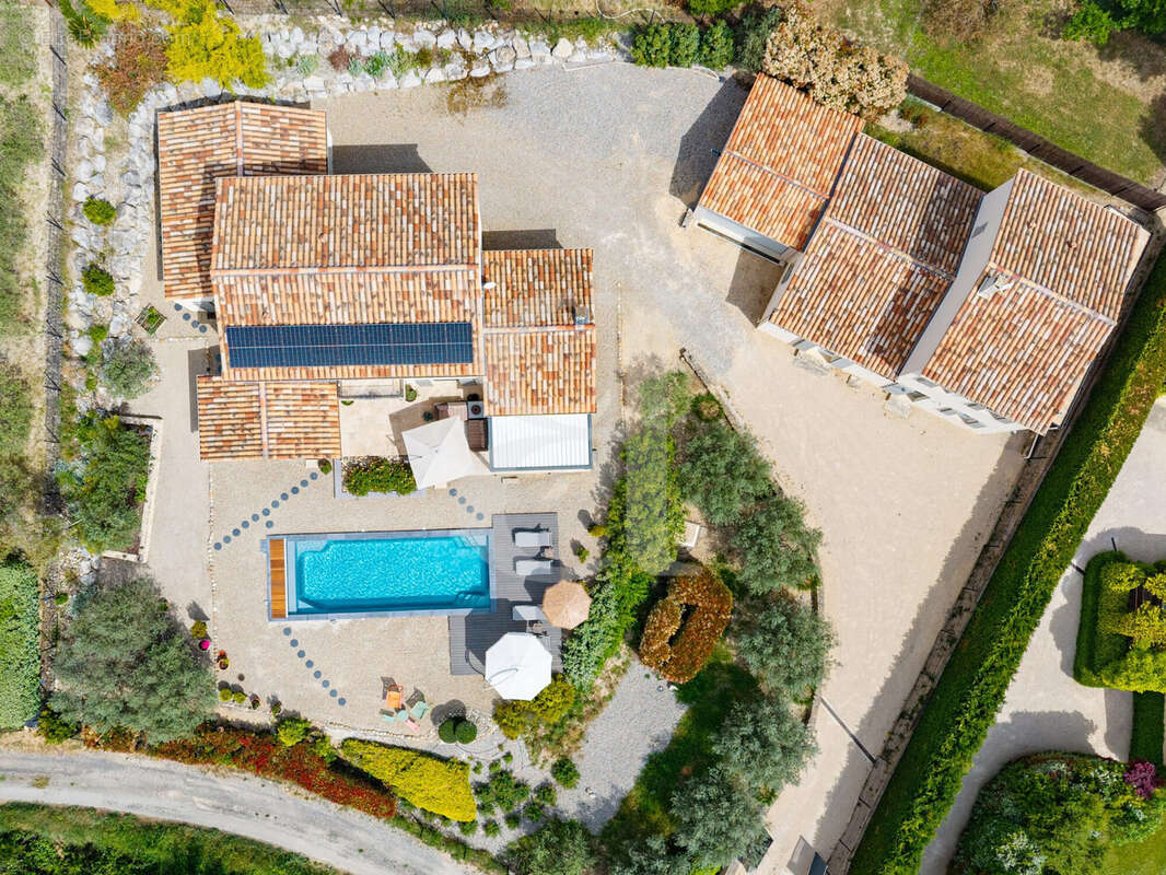 Maison à MENERBES