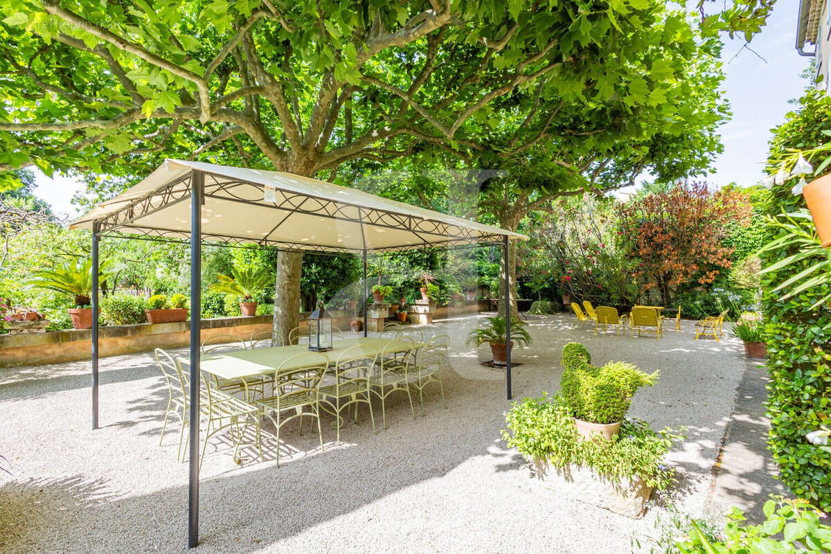 Maison à L'ISLE-SUR-LA-SORGUE