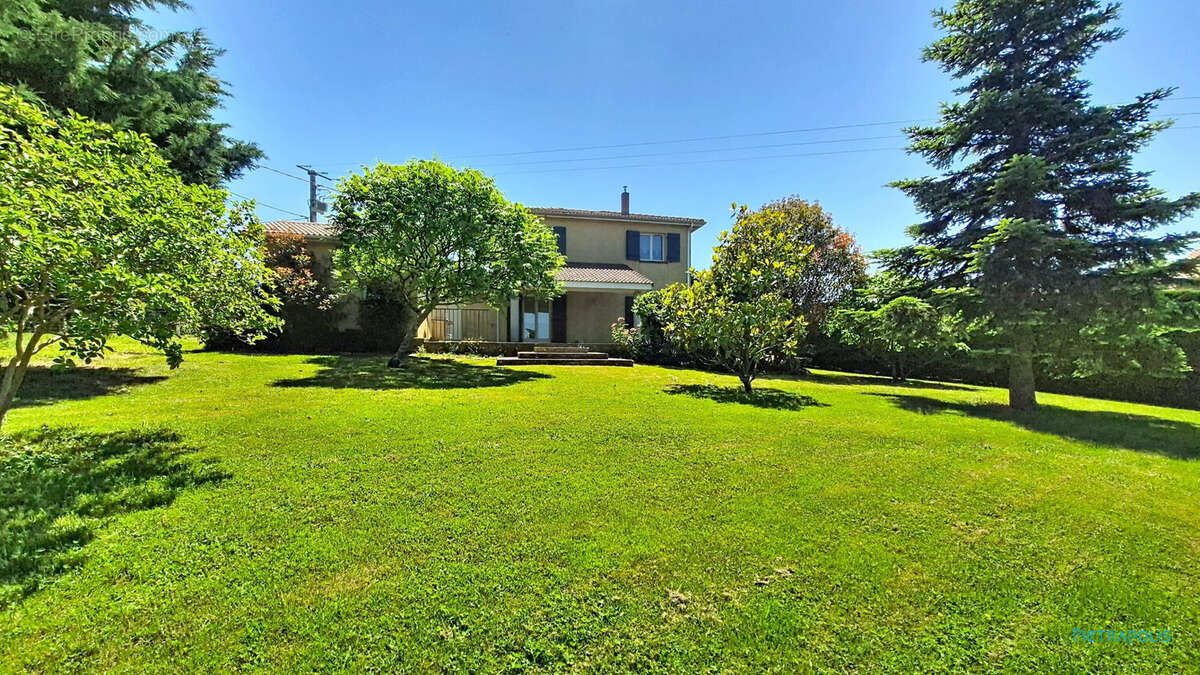 Maison à MONSTEROUX-MILIEU