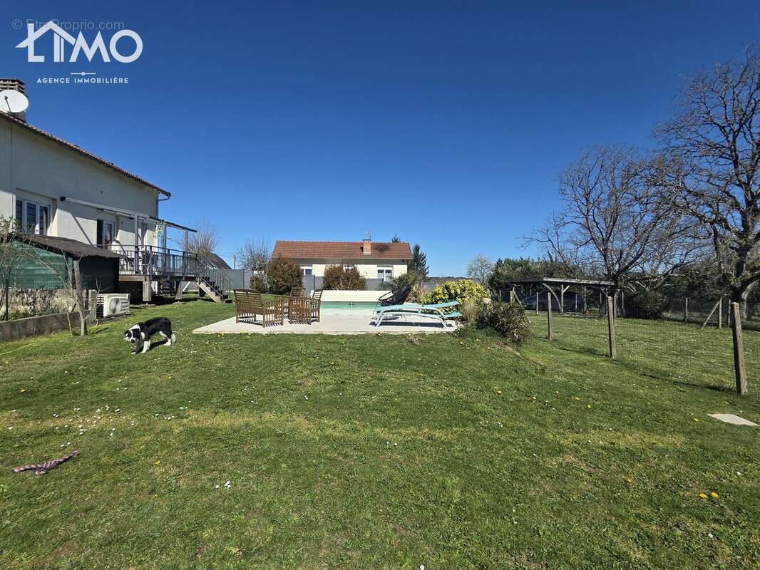 n°8 - Maison à SAINT-LEONARD-DE-NOBLAT