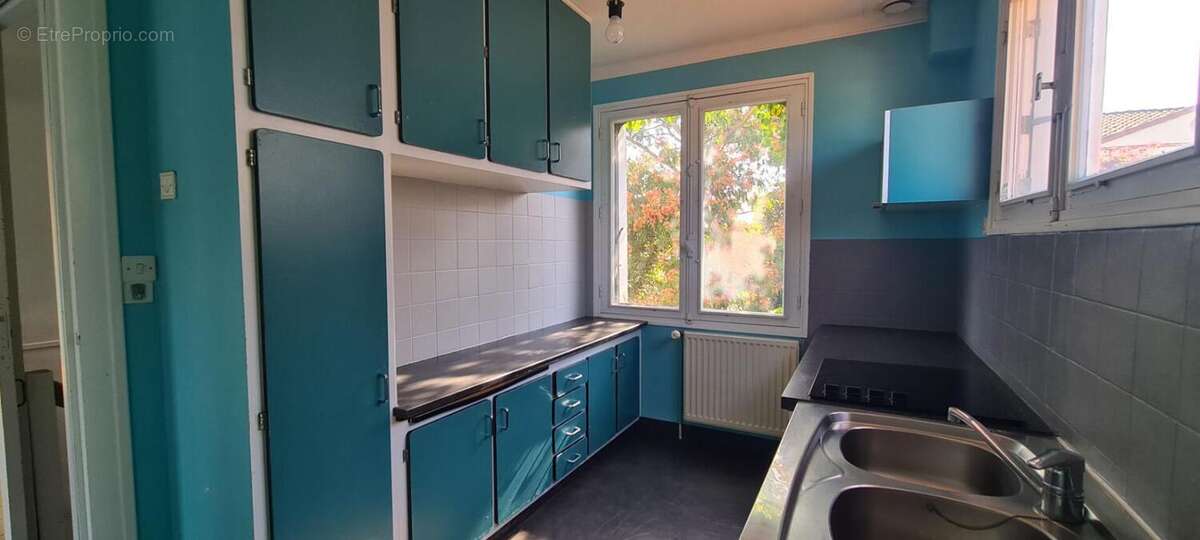 Maison Gorges Centre 8 P . 4 Chs . 174.34 M² . T 575 M² . Garage . Cave . Balcon - photo 8