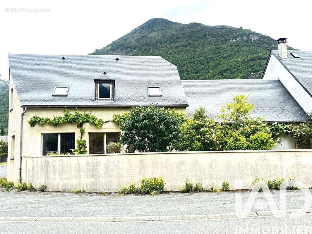 Photo 2 - Maison à LUZ-SAINT-SAUVEUR