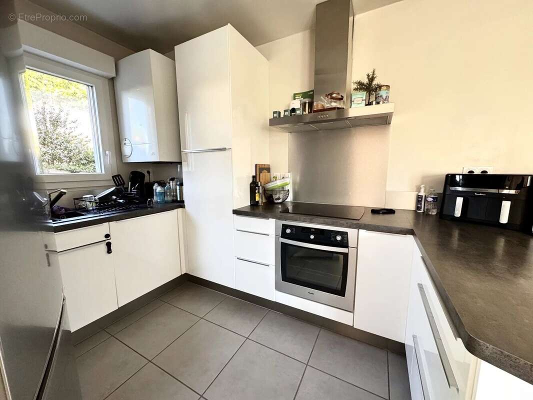 Appartement à SAINT-JEAN-BONNEFONDS