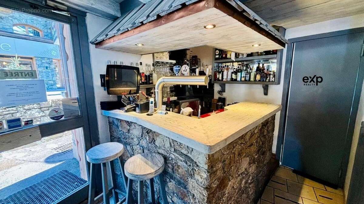 Commerce à LES ALLUES