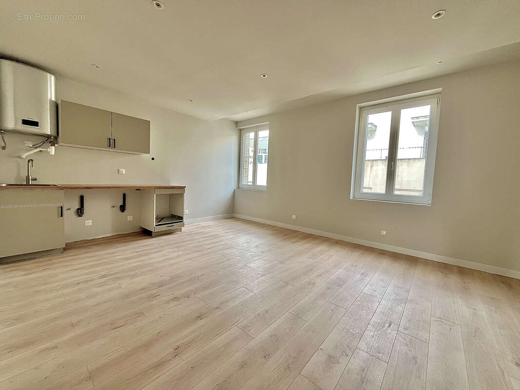 Appartement à MARSEILLE-1E