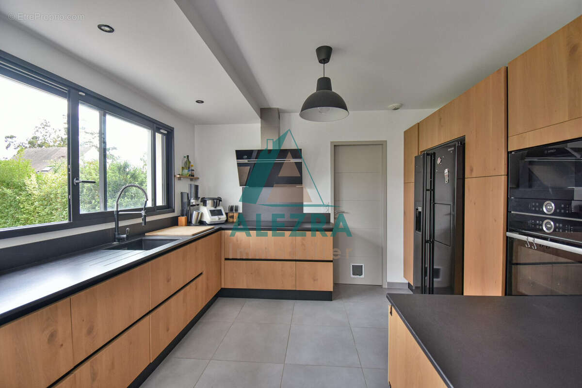 Maison à CRESPIERES