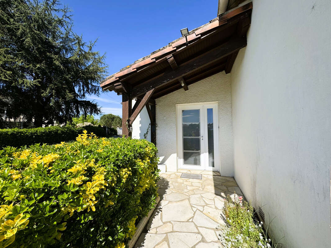 Maison à COURS-DE-PILE