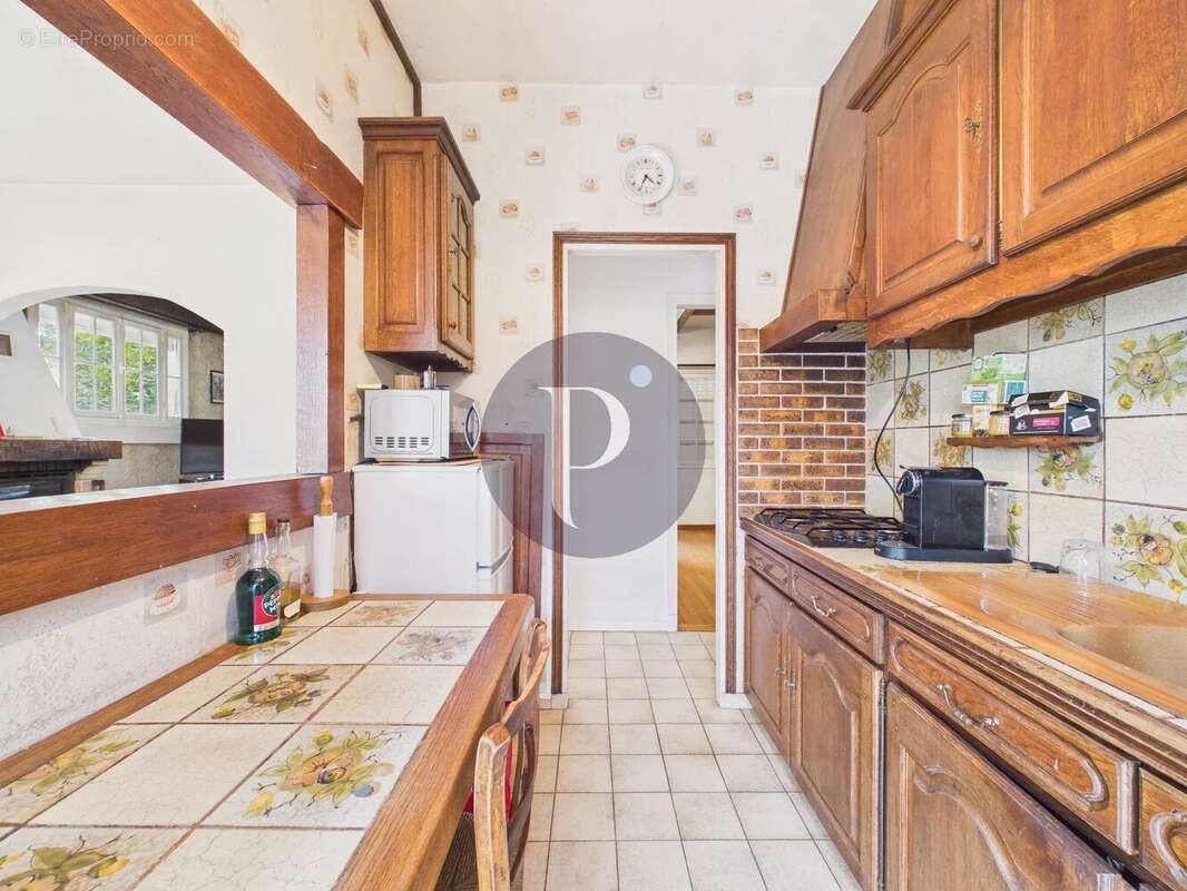 Maison à VERRIERES-LE-BUISSON