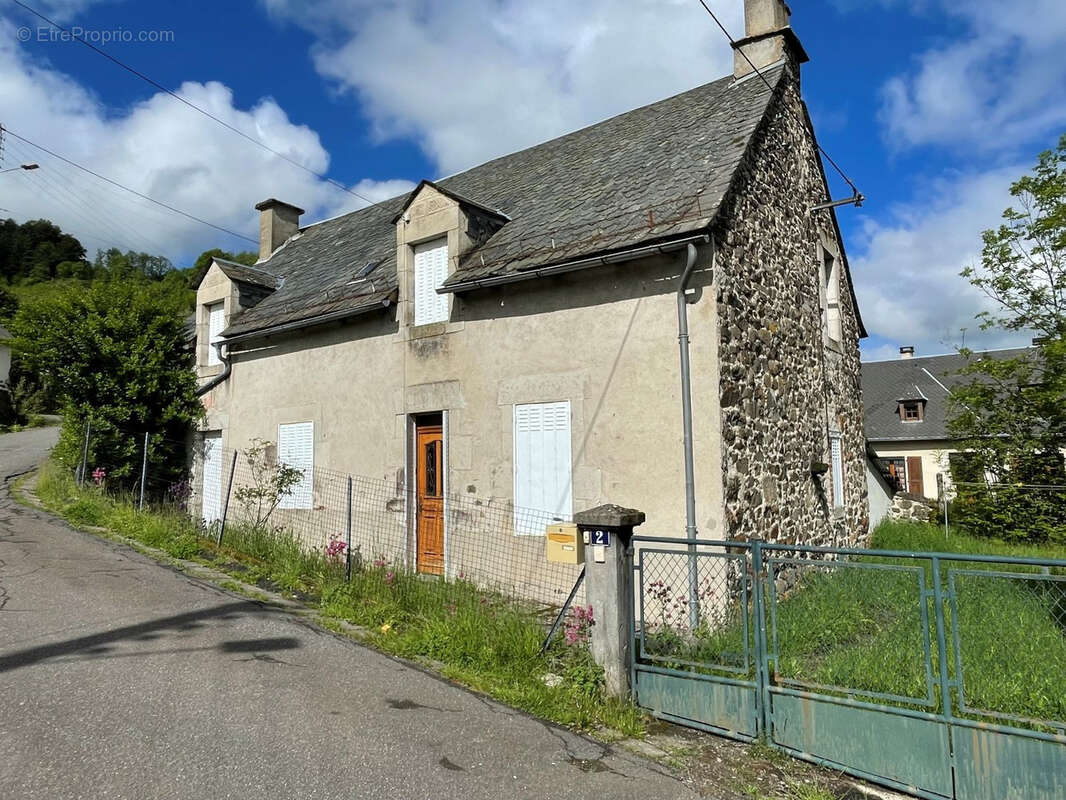 Maison à RIOM-ES-MONTAGNES