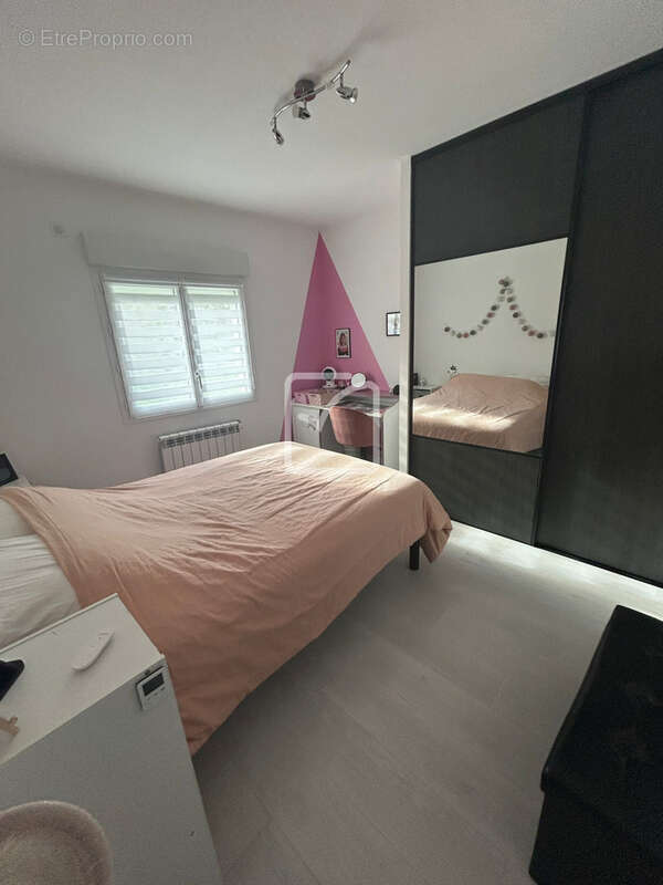 Maison de plain pied  - 150m2 - 5 chambres+ bureau et salle de jeux - 4150m2 de terrain et bois. - photo 7
