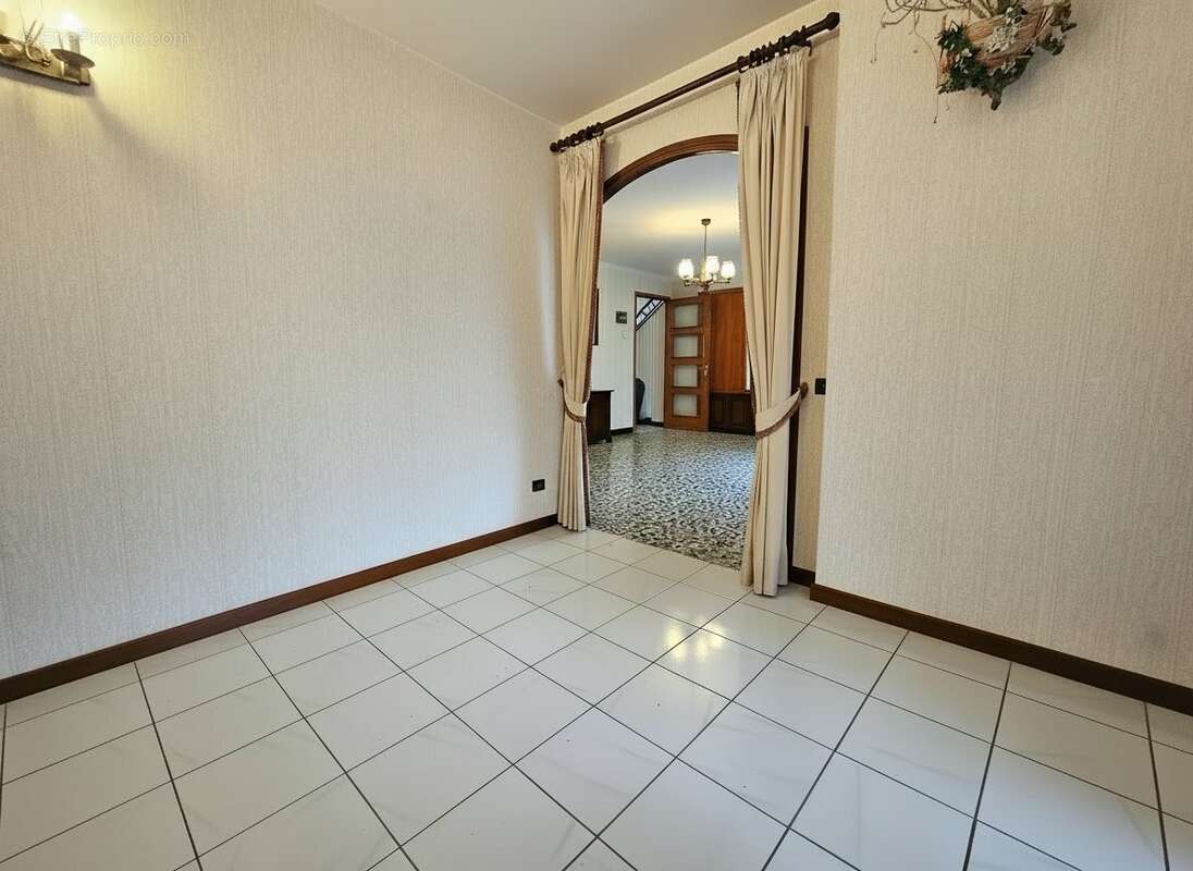 Maison de village avec garage et petit extérieur - photo 8