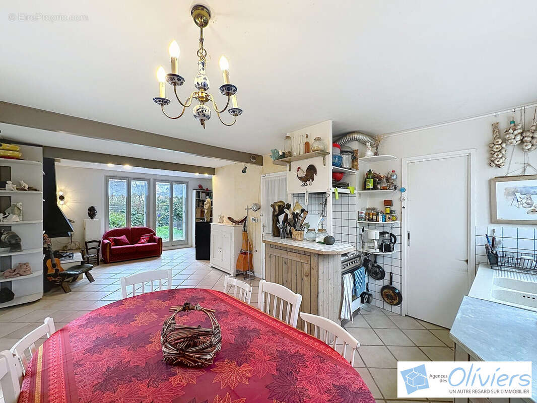 Maison à VOISINS-LE-BRETONNEUX