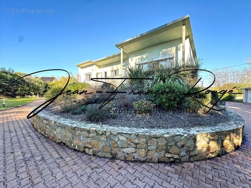 Maison à AGON-COUTAINVILLE